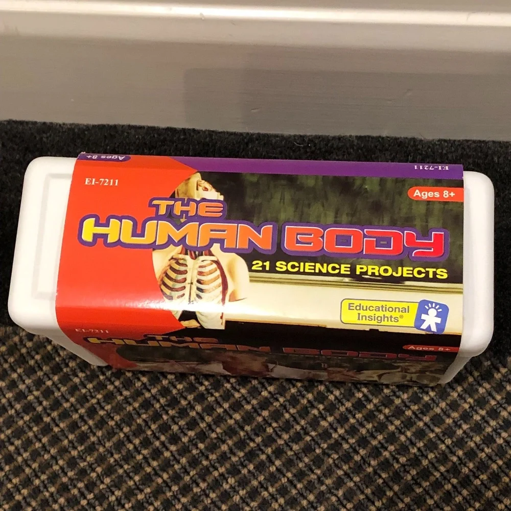 THE HUMAN BODY - 21 SCIENCE PROJECTS